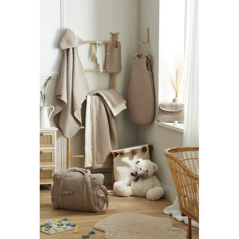 Maxi Cape De Bain Coton Gaufré BB&CO Latte 4 Maxi Cape De Bain Coton Gaufré BB&CO Latte – Image 4